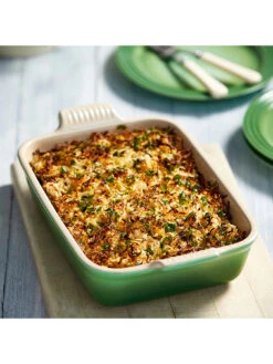 Le Creuset Stoneware Heritage Rectangular Dish 10 Le Creuset Stoneware Heritage Rectangular Dish -Lifestyle Shop A574338 4