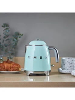 Smeg KLF05 Mini Kettle -Lifestyle Shop A625126 8