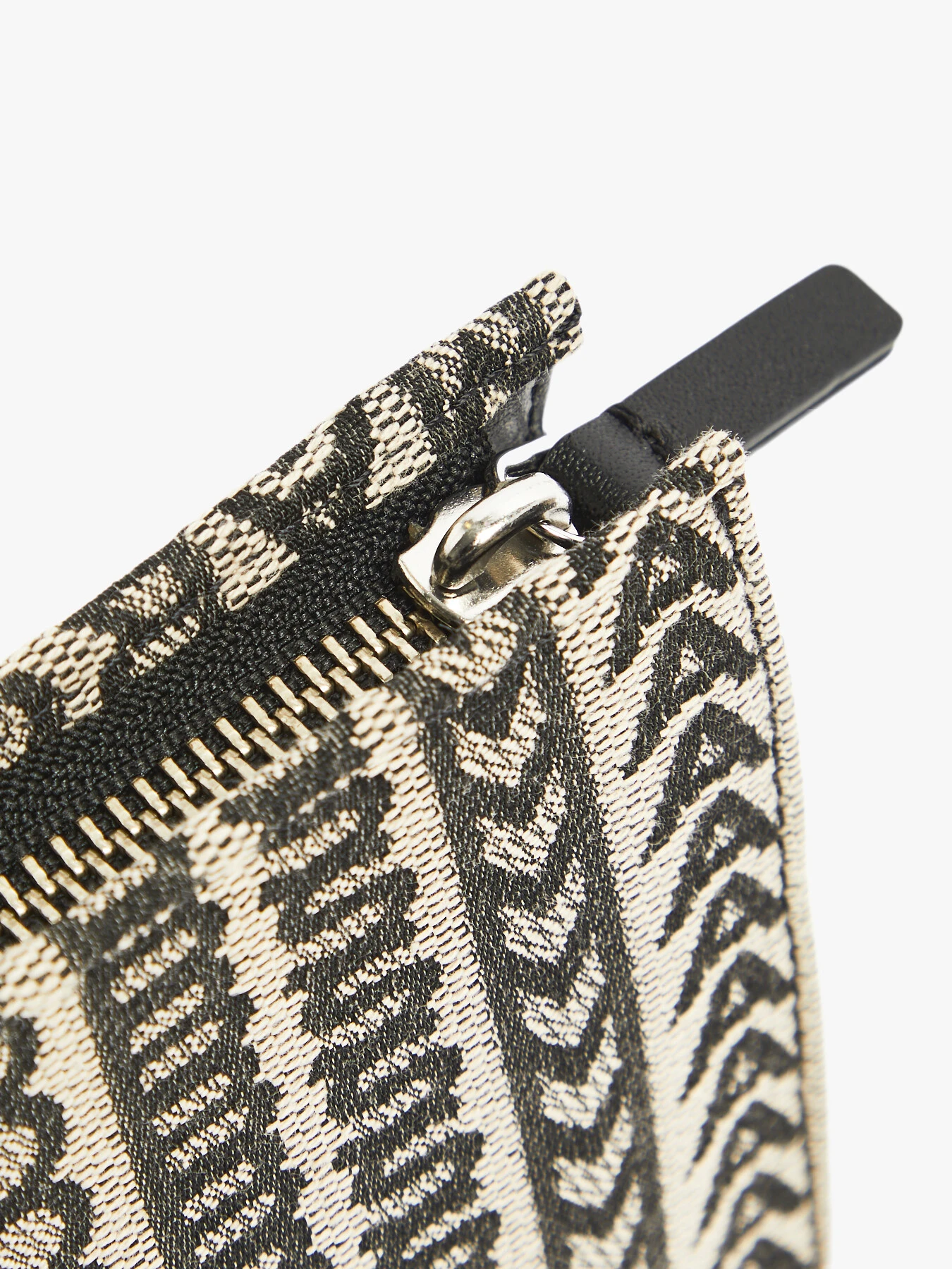 Marc Jacobs The Mono Jacquard Travel Pouch 4 Marc Jacobs The Mono Jacquard Travel Pouch - Image 4