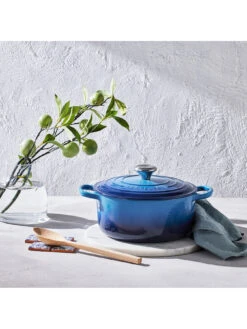 Le Creuset Signature Cast Iron Round Casserole 20cm 12 Le Creuset Signature Cast Iron Round Casserole 20cm -Lifestyle Shop A644302 5