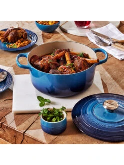 Le Creuset Signature Cast Iron Round Casserole 20cm 13 Le Creuset Signature Cast Iron Round Casserole 20cm -Lifestyle Shop A644302 6