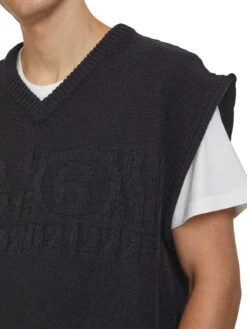 Jacquard Logo Vest -Lifestyle Shop A654749 4