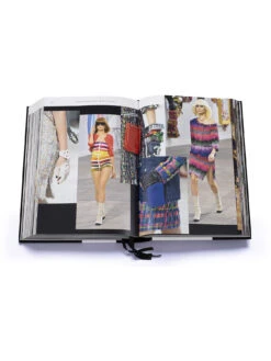 Chanel Catwalk -Lifestyle Shop B053247 3