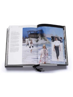 Chanel Catwalk -Lifestyle Shop B053247 4