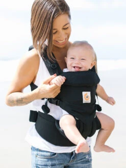 Ergobaby Omni 360 -Lifestyle Shop BCS360BLK Pure Black 2